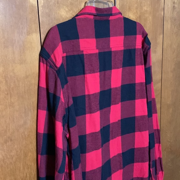 Old Navy - Men’s Plaid ,Thin Flannel Long Sleeve Shirt (XL) - Picture 3 of 5